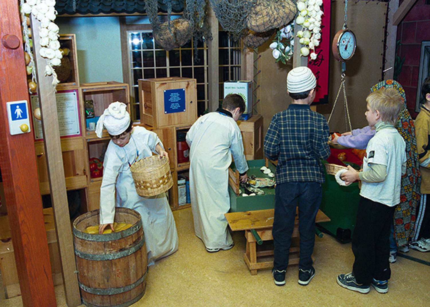 Un groupe de personnes au Musée canadien de l'histoire à Ottawa.
