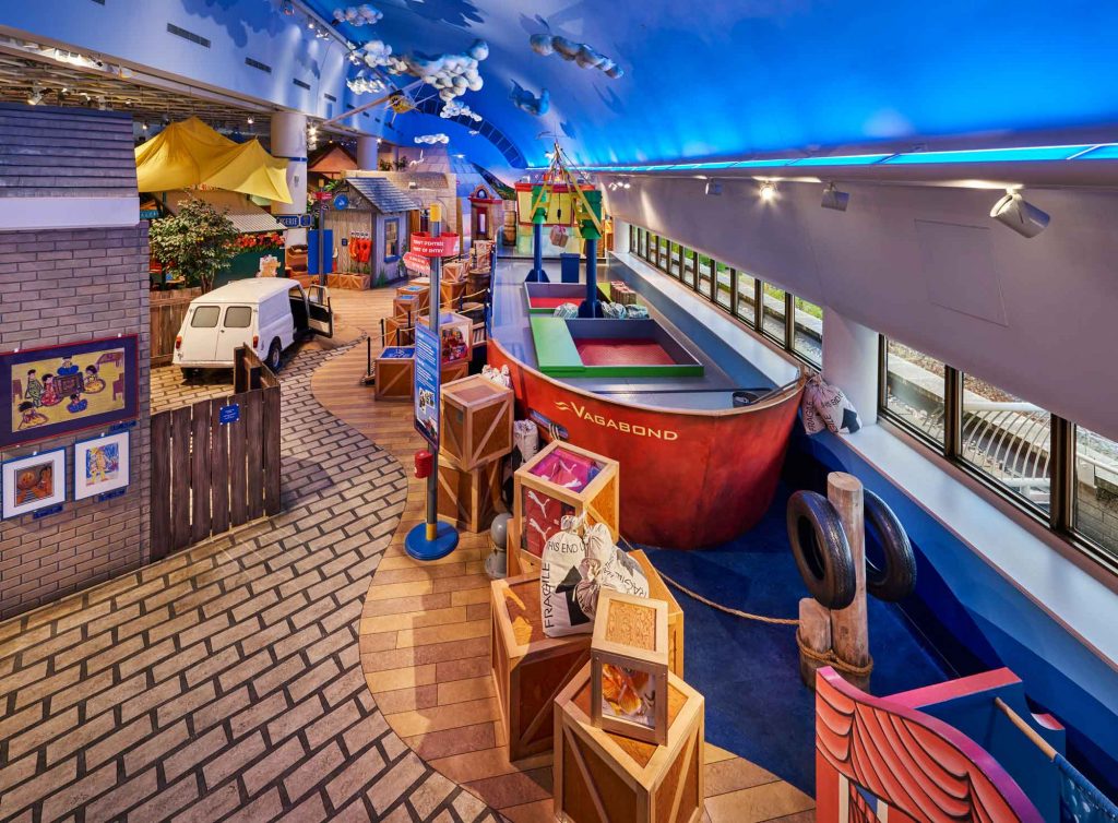 Le Musée canadien de l'histoire à Ottawa présente un bateau et d'autres jouets, ce qui en fait un musée pour enfants attrayant.