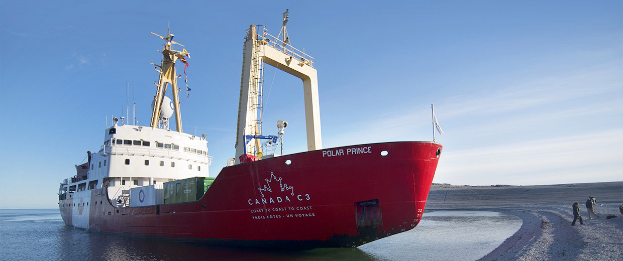 Un brise-glace canadien