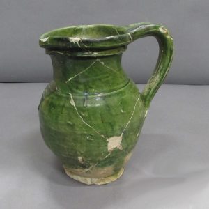 Cruche à anse en céramique fissurée, avec émail vert