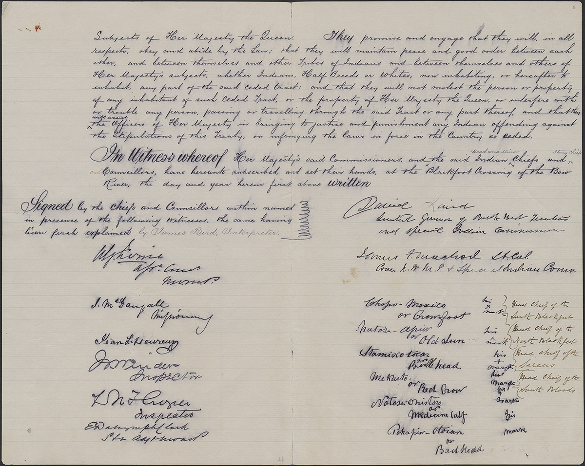 Un document manuscrit portant des écrits exposé au Musée canadien de l'histoire à Ottawa.