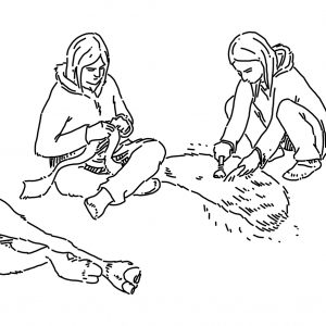 Une femme utilise un grattoir en pierre