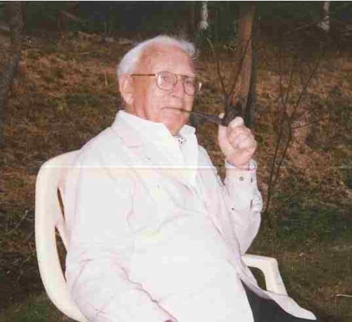 Image d'un homme avec une pipe