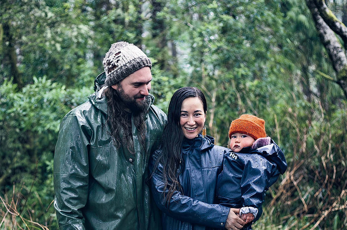 Un homme, une femme et un enfant